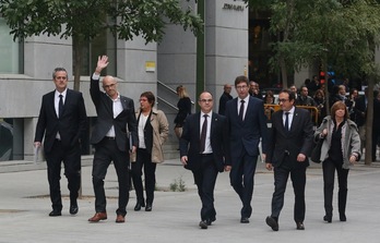 miembrMiembros del Gobern, como Jordi Turull , Josep Rull,  Meritxell Borràs, Raül Romeva, Carles Mundó, Dolors Bassa y Joaquim Forn, camino a declarar en el Tribunal Supremo, en febrero de 2017. (J. DANAE)