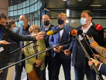 Oriol Junqueras y Raul Romeva en el Parlamento Europeo junto a otros eurodiputados. (ERC)