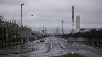 El polígono de Jundiz, en Gasteiz, está ubicado junto a la N-1 y también está proyectado que pase por aquí la futura línea de alta velocidad ferroviaria. (Jaizki FONTANEDA | FOKU)