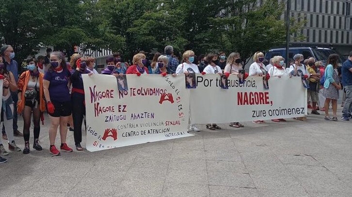 Un momento de la concentración celebrada en recuerdo de Nagore Laffage en Iruñea en el 13 aniversario del crimen machista. (NAIZ)