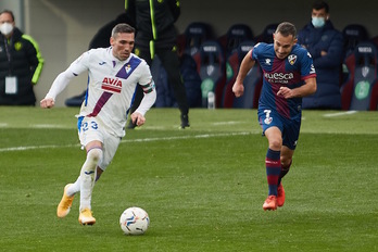 El Eibar visitará El Alcoraz el 13 de agosto. En la imagen, el encuentro que disputó allí la temporada pasada. (LOF)