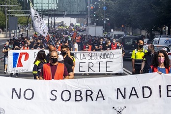 Manifestación conjunta de empresas con conflictos laborales: Tubacex, Petronor, Novaltia, Bilboko Argiak y PCB, el 18 de junio, en Bilbo. (Marisol RAMÍREZ / FOKU)