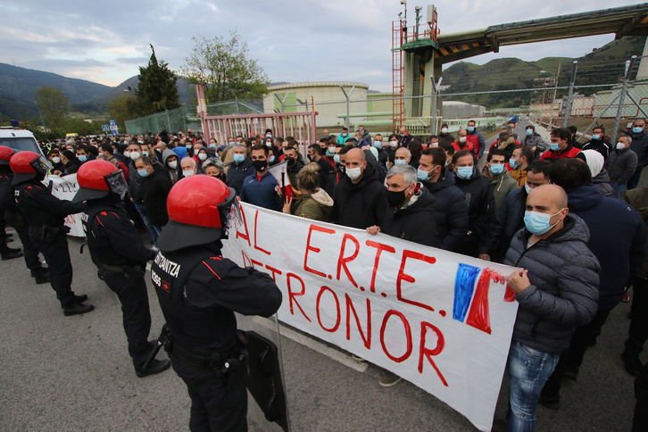 Protesta de las trabajadoras y trabajadores de Petronor. (Oskar MATXIN/FOKU)