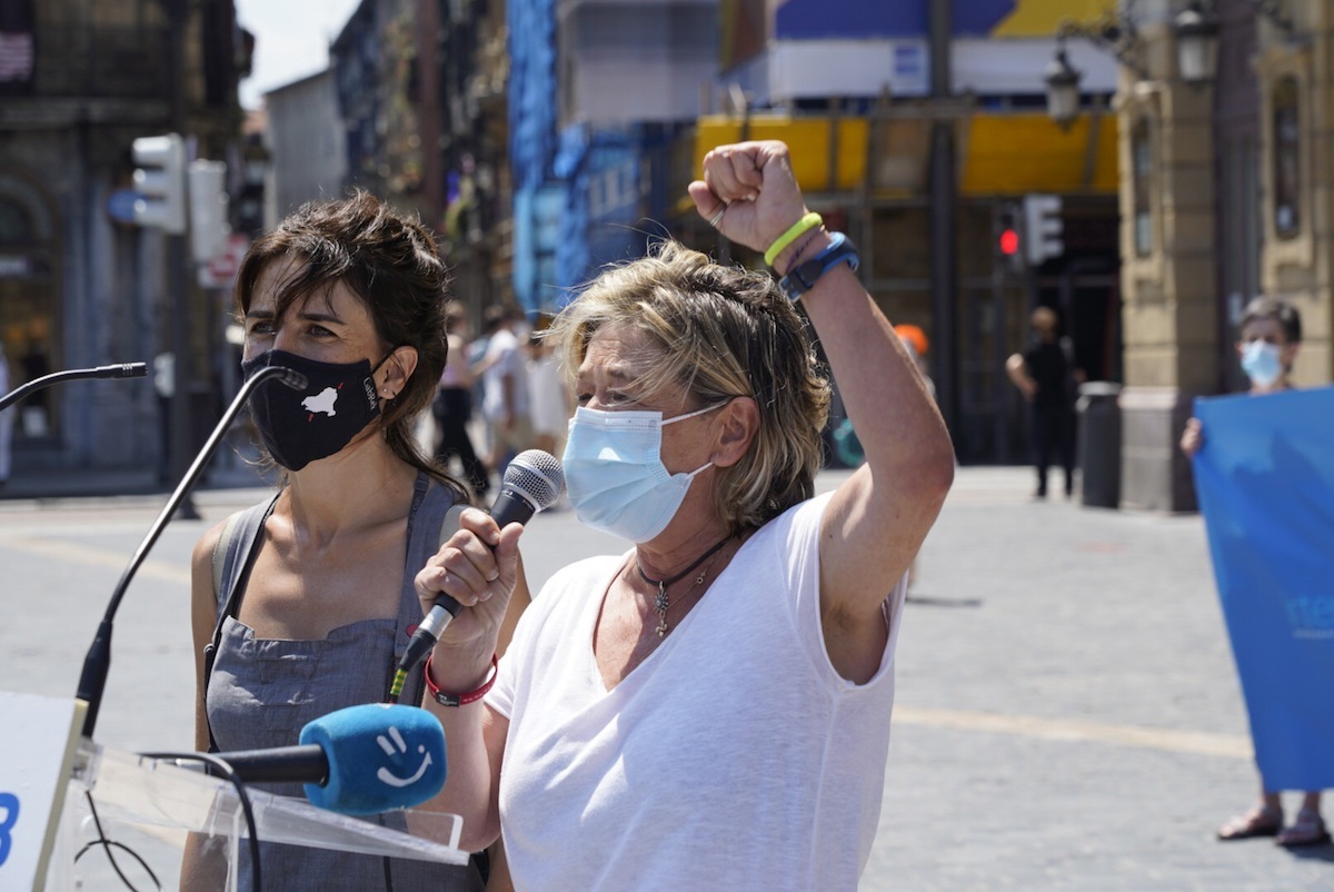 Saioa Agirre eta Arantza Zulueta Bilboko manifestazioan. (Raul BOGAJO/FOKU)