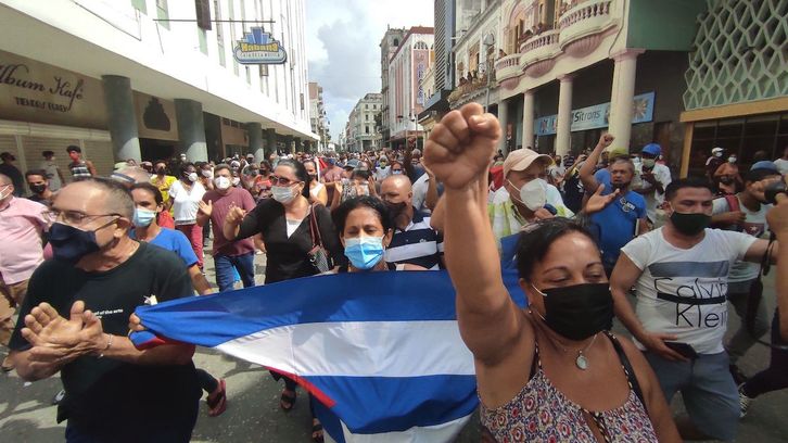 Partidarios del Gobierno de Díaz-Canel en las calles de La Habana.