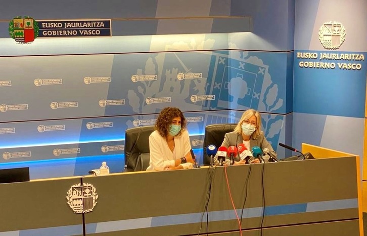 La viceconsejera Elena Pérez Barredo y la directora de Osalan, Lourdes Iscar Reina, han presentado el informe anual sobre siniestralidad en la CAV. (IREKIA)