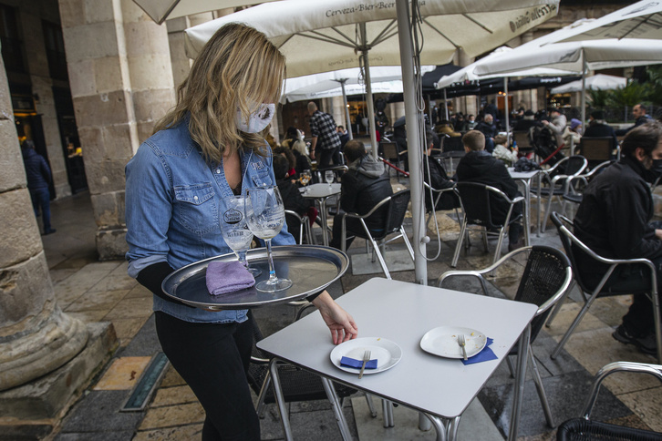 Imagen de un establecimiento hostelero en el centro de Bilbo. (Aritz LOIOLA/FOKU)