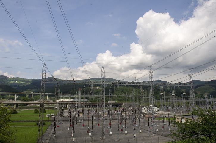 Los picos en el precio de la luz suelen coincidir con el aumento puntual de la demanda. (Gorka RUBIO | FOKU)