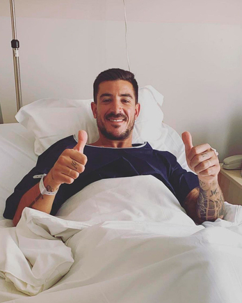 Yuri Berchiche después de la operación quirúrgica. (@AthleticClub)