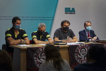 Imagen de archivo de una comparacencia de los trabajadores de Tubacex en la sede de ELA. (Aritz LOIOLA/FOKU)