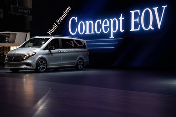 Un prototipo del monovolumen EQV, que ya se fabrica en la factoría de Mercedes-Benz en Gasteiz. (Harold CUNNINGHAM | AFP)