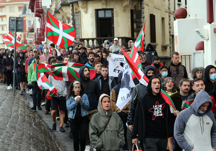 Donibane Lohizunen uztailaren 14an izan zen indpendentziaren aldeko manifestazioa. (BOB EDME)