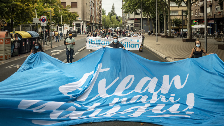 Inicio de la manifestación de Sare en Gasteiz. (Jaizki FONTANEDA/FOKU)