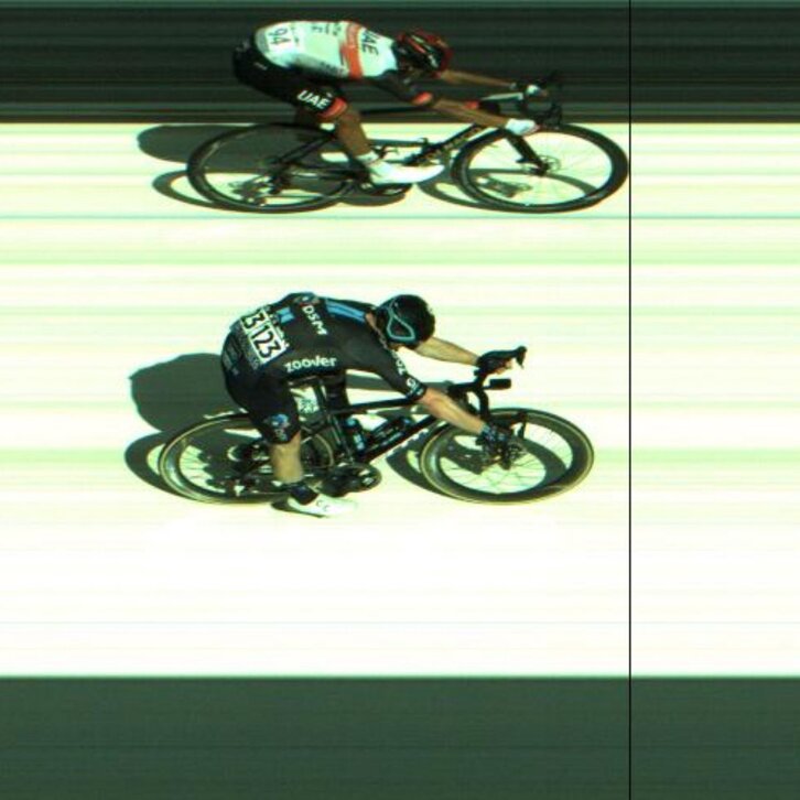 Foto finish de la llegada a meta en la segunda etapa de la Vuelta a Burgos. (@VUELTABURGOS)