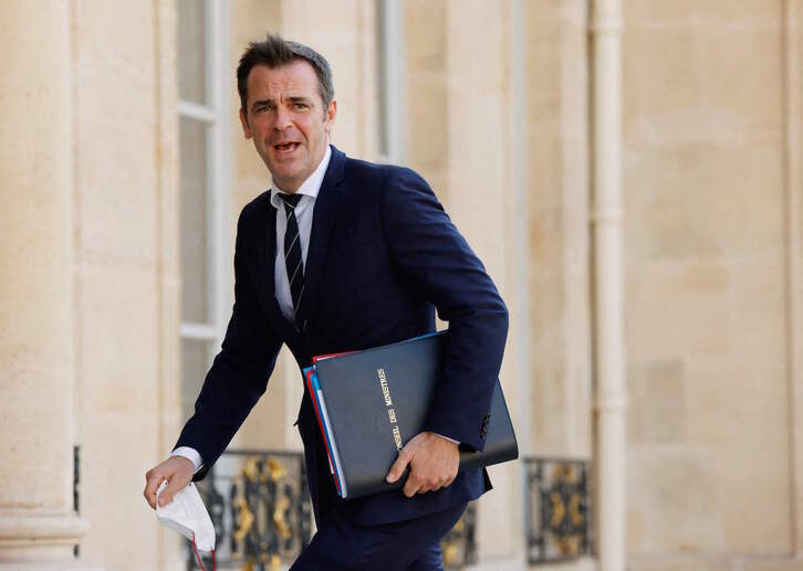 Imagen del ministro galo de Sanidad, Olivier Véran. (Ludovic MARIN/AFP)