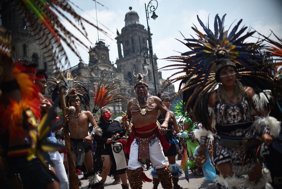 Representantes de los pueblos originarios de México han tomado el centro de la ciudad. (Rodrigo ARANGUA/AFP)