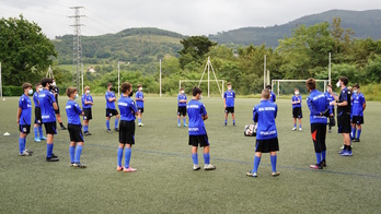 Los infantiles de la Real, durante esta misma pretemporada en Zubieta. (REAL SOCIEDAD)