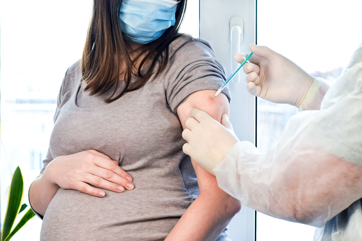 El Gobierno de Nafarroa indica que se debe priorizar la vacunación de las mujeres embarazadas por su mayor riesgo frente a covid-19. (GETTY)