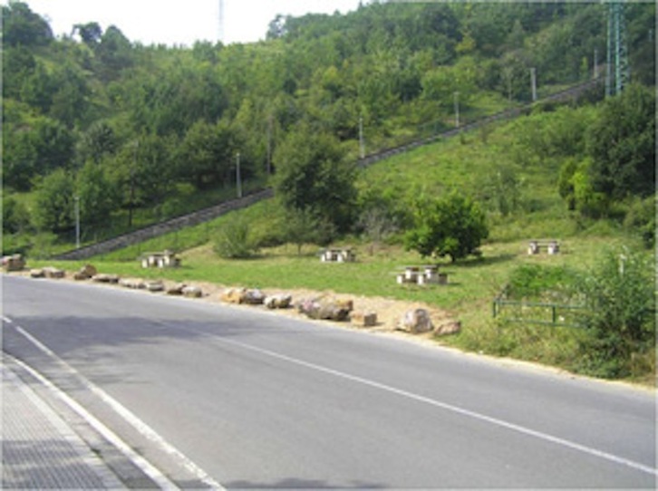 Zona de esparcimiento actual por la vía vieja de Lezaman.