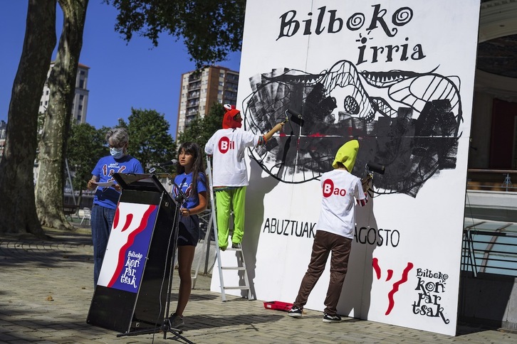 Bilboko Konpartsak presenta el nuevo programa Bilboko Irria. (Aritz LOIOLA/FOKU)