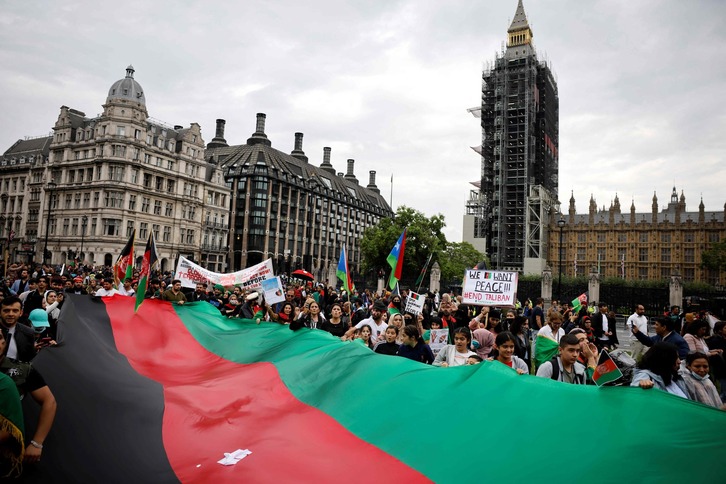 Manifestación en Londres en solidaridad con el pueblo afgano. (Tolga AKMEN/AFP)