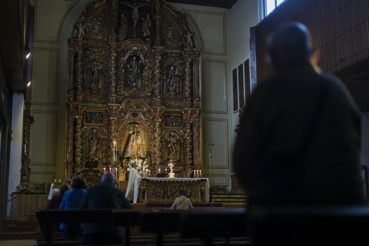 Misa en la Iglesia Desamparadas de Gasteiz. (Jaizki FONTANEDA / FOKU)