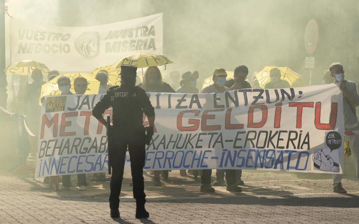 Metroa geldiarazteko Satorralaiak deitutako martxa, Miramar Jauregiaren inguruetan. (Jagoba MANTEROLA/FOKU)