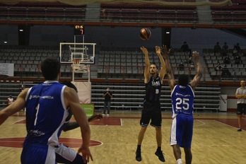 Sin Goudelock, ausente por precaución, Valentin Bigote se ha ido hasta los 24 puntos frente al Pau Orthez. (BILBAO BASKET)