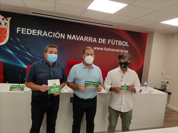 Esteban Iturbe, Rafa del Amo y Tatono Arregui, en la sede de la Federación Navarra (XOTA)