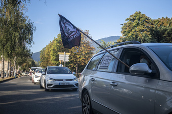 Caravana de trabajadores de Tubacex este miércoles por las calles de Laudio. (Jaizki FONTANEDA/FOKU)