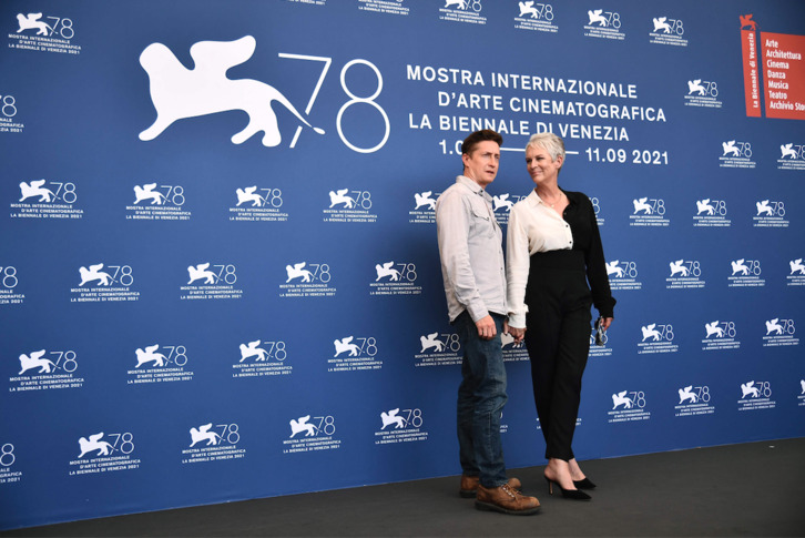 David Gordon Green y Jammie Lee Curtis, ayer en Venecia. (Marco BERTORELLO | AFP)