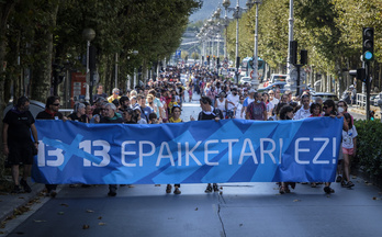 La manifestación, a su llegada al Boulevard. (Jon URBE/FOKU)