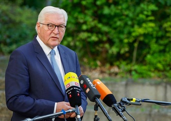 Intervención del presidente alemán, Frank-Walter Steinmeier, después de visitar este lunes la escuela Ruth Cohn de Berlín para apoyar el inicio de una campaña de vacunación. (Odd ANDERSEN/AFP)