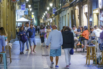 Ambiente nocturno en la Parte Vieja de Donostia. (Gorka RUBIO / FOKU)