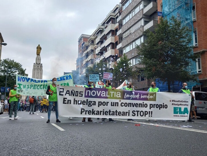 Novaltiako langileek Bilbon gaur egun duten manifestazioaren irudia. (ELA)