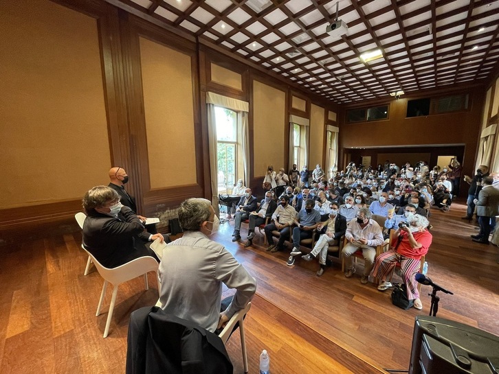 Carles Puigdemont durante el acto con electos independentistas sardos. (JUNTS PER CATALUNYA)