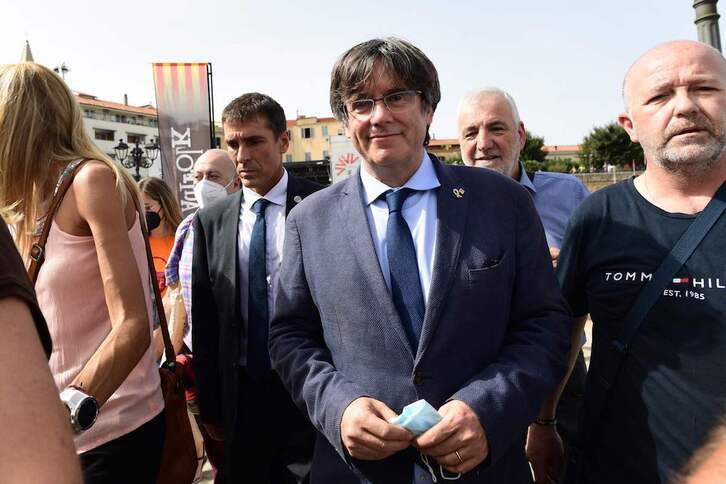Carles Puigdemont acude a una convención tras quedar en libertad en Alguer. (Miguel MEDINA / AFP)