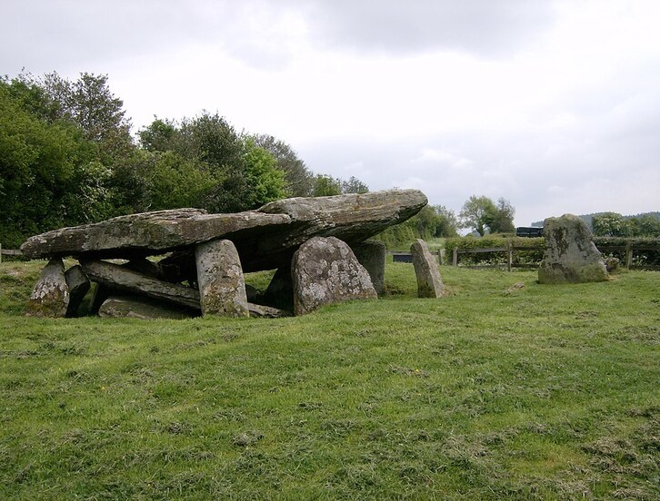 ‘Piedra de Arturo’ se ubica en Gales, entre el Valle Dorado Herefordshire y el Valle Wye. (NAIZ)