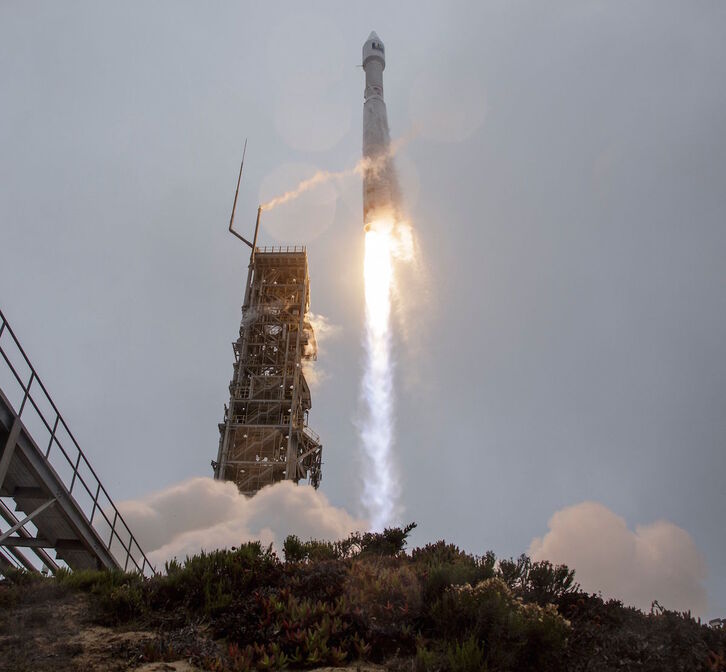 Despegue del cohete Atlas V que ha colocado en órbita el Landsat 9. (Bill INGALLS/AFP)