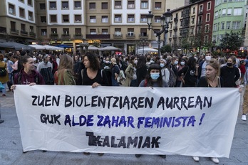 Concentración en Alde Zaharra para denunciar la agresión sexual grupal a una mujer. (Monika DEL VALLE/FOKU)