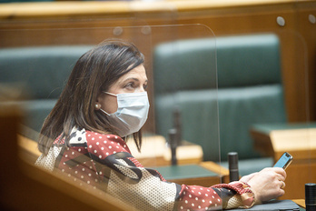 La consejera Beatriz Artolazabal ha defendido la ley y su urgencia en el Parlamento. (Endika PORTILLO-FOKU).