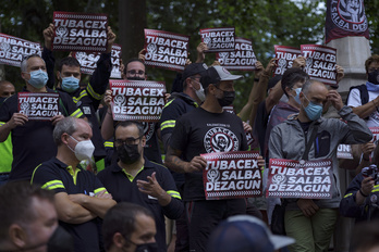 Una de las protestas contra los despidos y por la continuidad de la empresa, en Bilbo. (Aritz LOIOLA | FOKU)