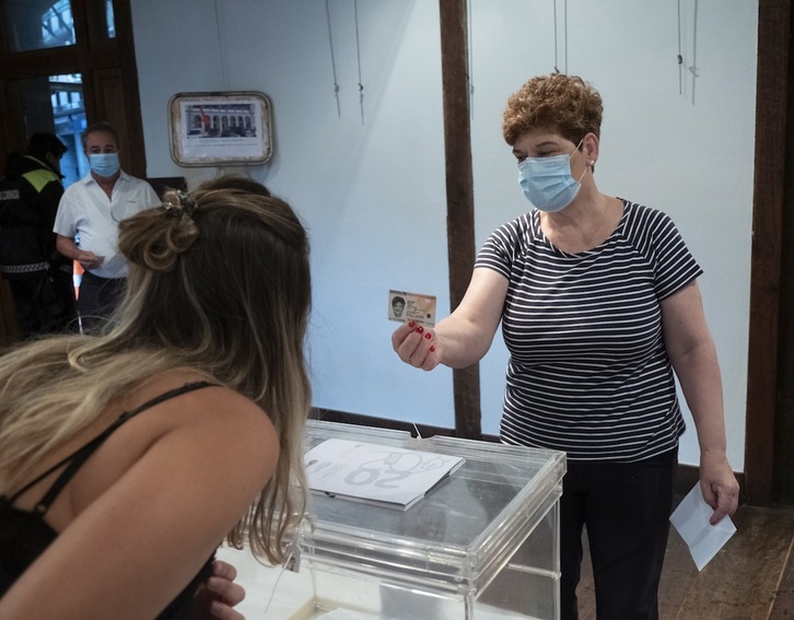 Un hecho tan normal en estos días para una mujer como votar en unas elecciones no fue posible en Hego Euskal Herria hasta 1931. (Jon URBE/FOKU)