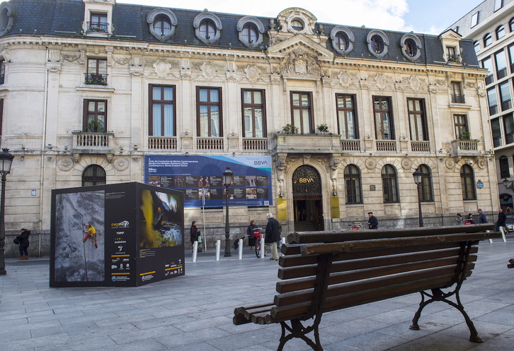 Edificio del BBVA en la plaza San Nicolás de Bilbo. (Marisol RAMÍREZ / FOKU)