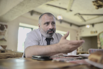 Davit Babayan durante la entrevista en Goris, Armenia. (Andoni LUBAKI)