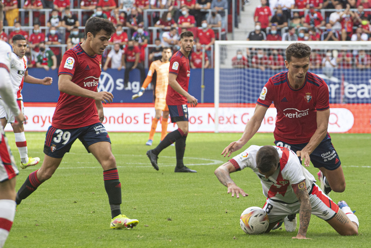 Manu Sánchez, con el dorsal 39, ha marcado el gol de la victoria. (Jagoba MANTEROLA / FOKU)