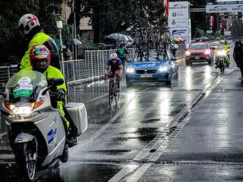 Remco Evenepoel se ha impuesto con autoridad bajo la lluvia (DECEUNINCK)