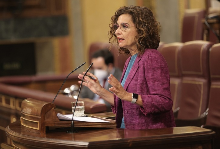 La ministra española de Hacienda y Función Pública, María Jesús Montero, interviene en un pleno de control al Gobierno en el Congreso de los Diputados. (Eduardo PARRA/EUROPA PRESS)