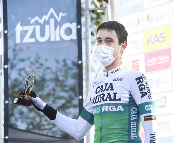 Oier Lazkano, después de la tercera etapa de Euskal Herriko Itzulia. (Marisol RAMIREZ / FOKU)