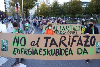 Manifestación en Bilbo contra el tarifazo eléctrico. (Monika DEL VALLE/FOKU)
